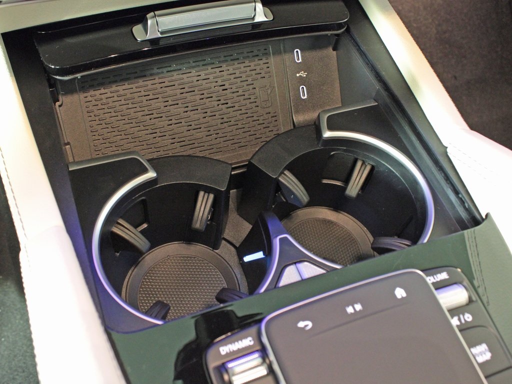 Vehicle image 25 of 37