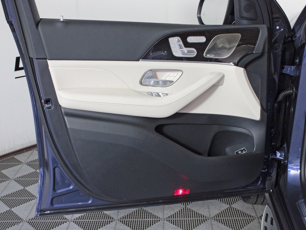 Vehicle image 11 of 37