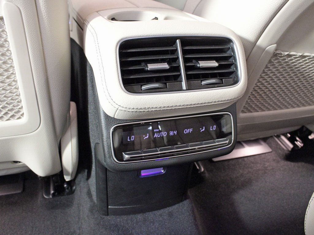 Vehicle image 31 of 37