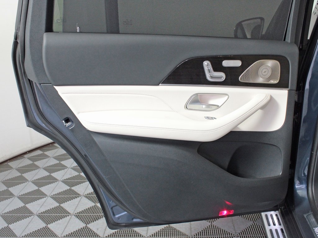 Vehicle image 28 of 37