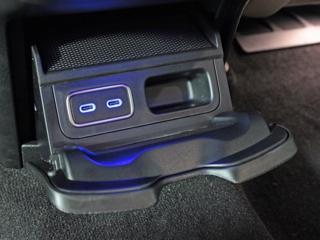 Vehicle image 32 of 37