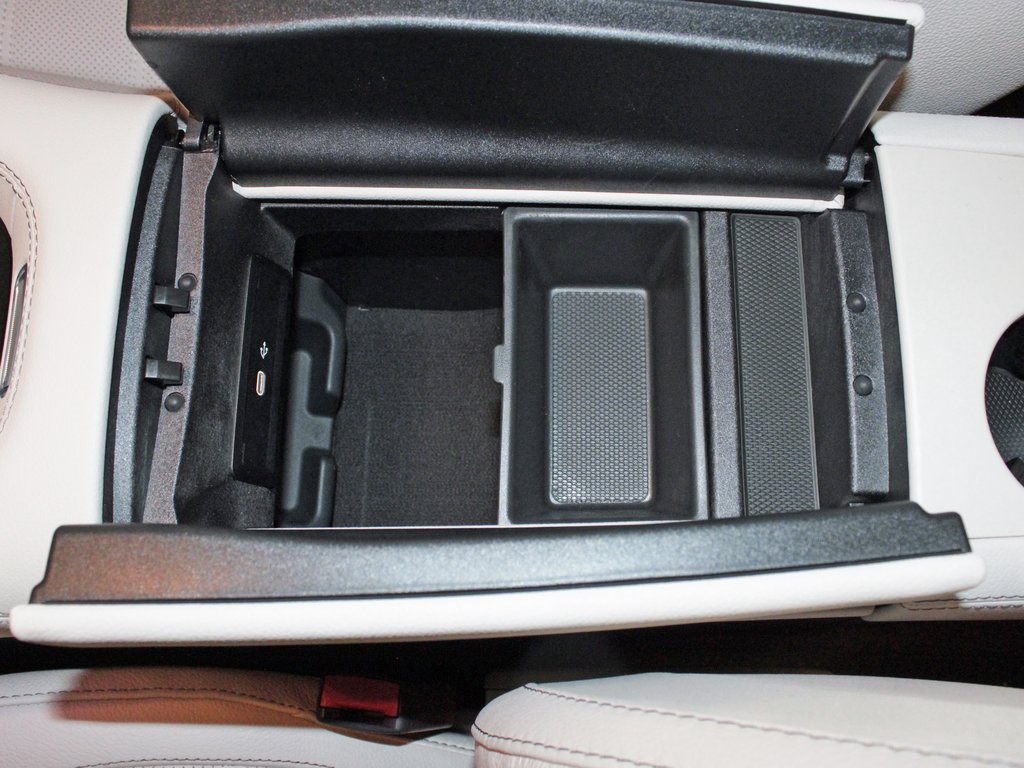 Vehicle image 27 of 37