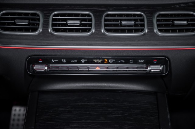 Vehicle image 18 of 25