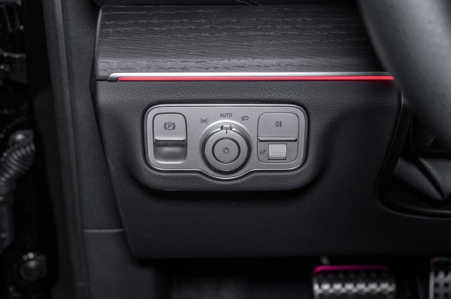 Vehicle image 22 of 25