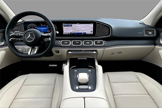 Vehicle image 7 of 17
