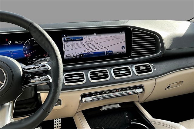 Vehicle image 10 of 17