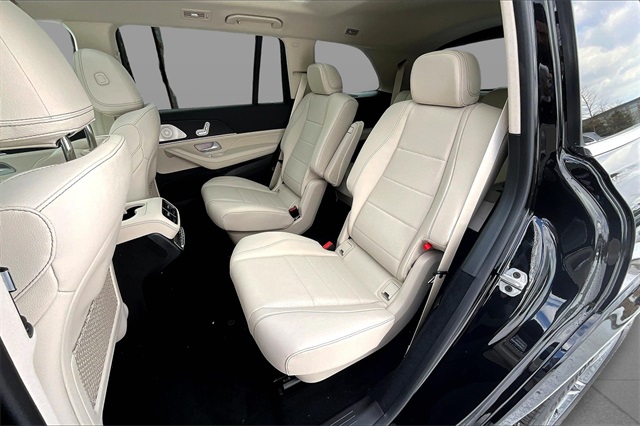 Vehicle image 13 of 17