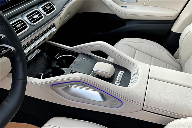 Vehicle image 11 of 17