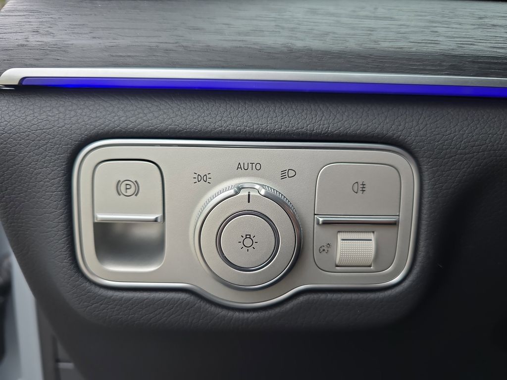 Vehicle image 28 of 39