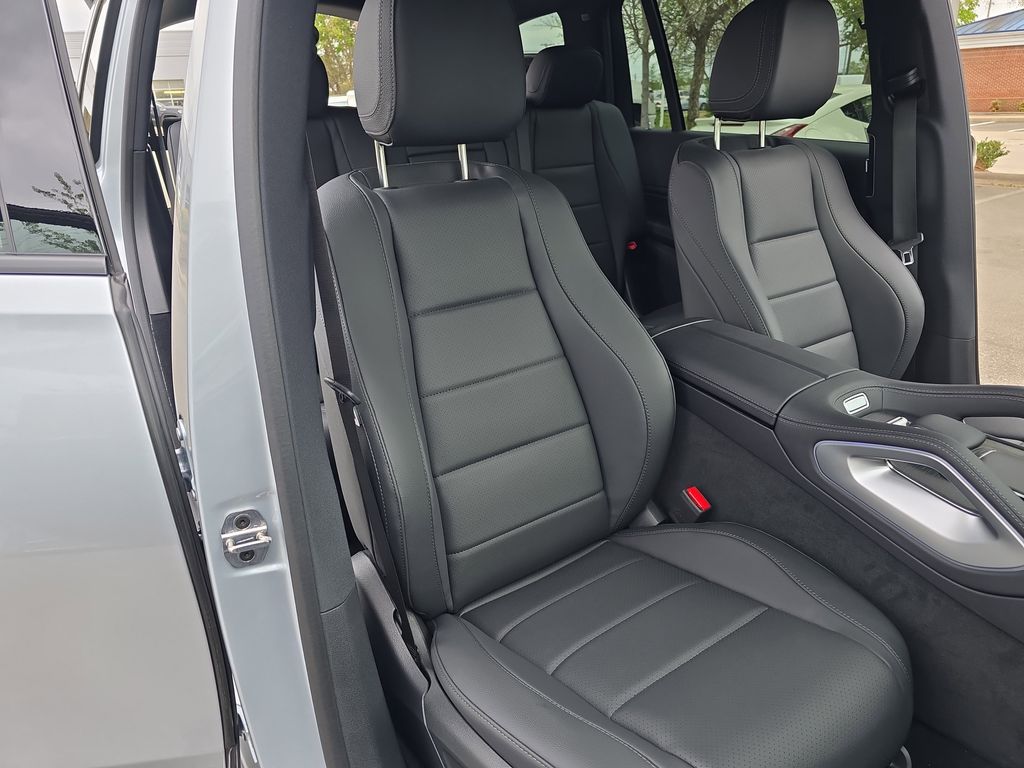 Vehicle image 10 of 39