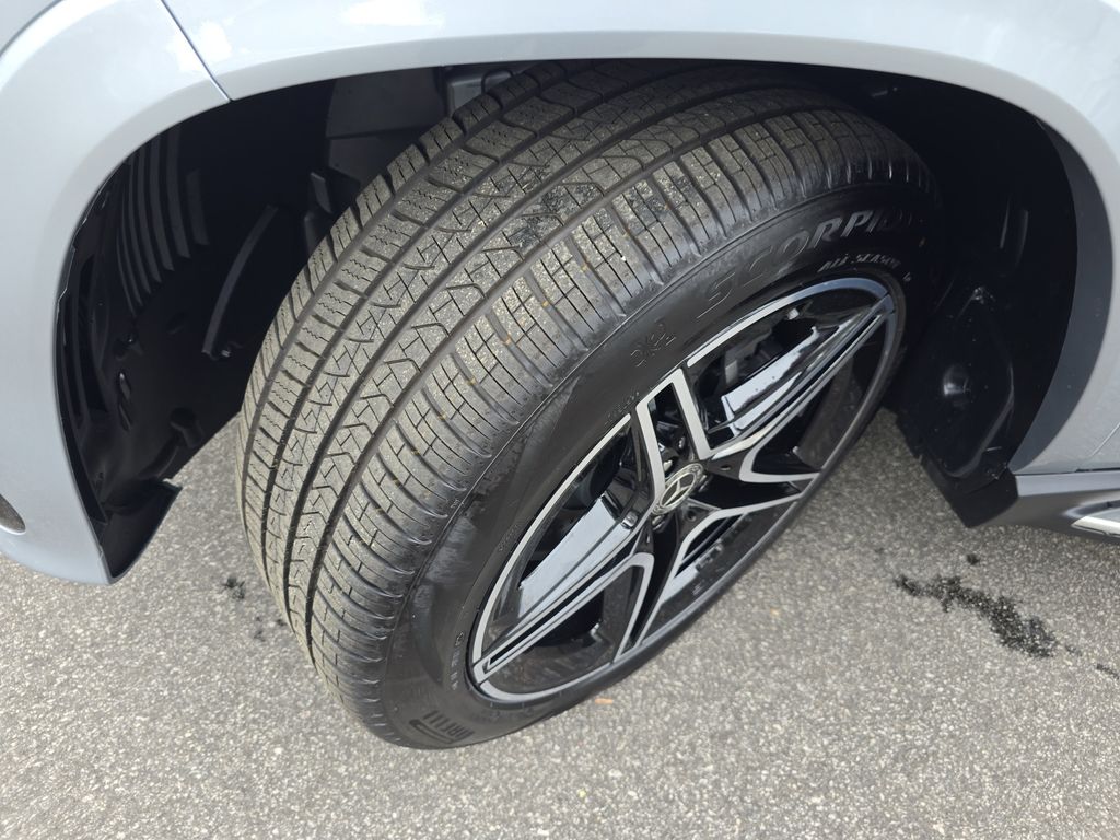 Vehicle image 35 of 39