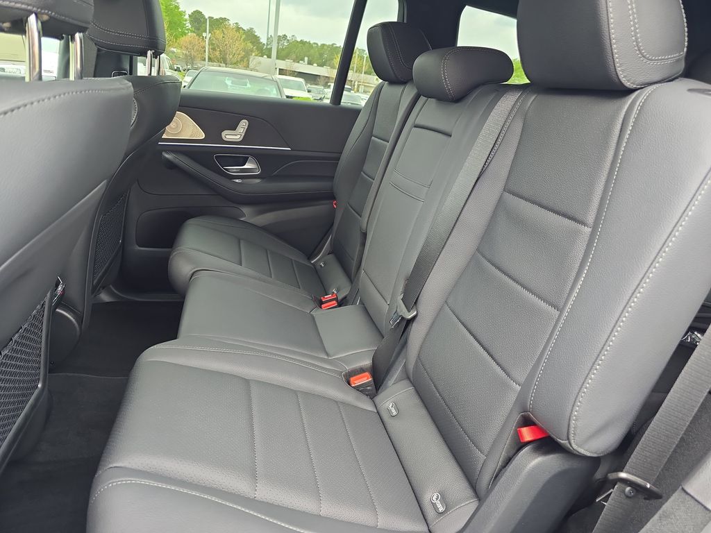 Vehicle image 16 of 39
