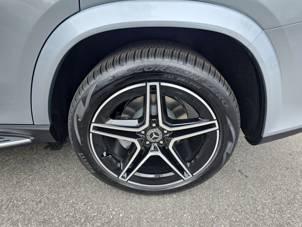 Vehicle image 36 of 39