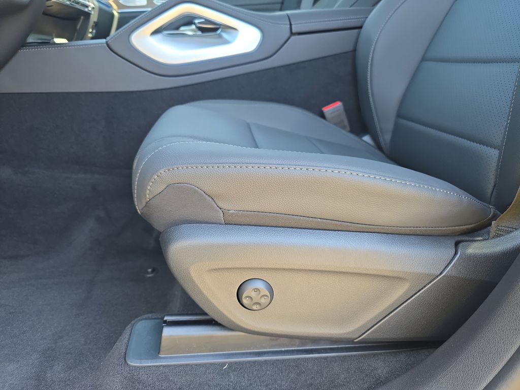Vehicle image 28 of 39