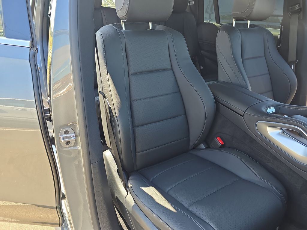 Vehicle image 10 of 39