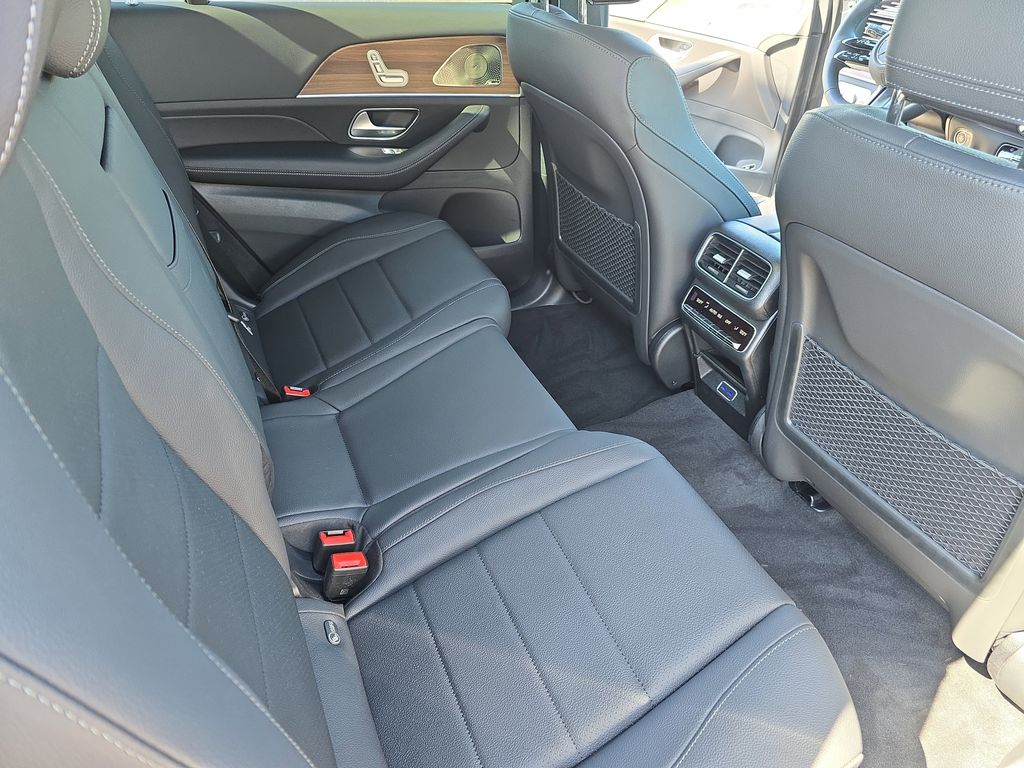 Vehicle image 11 of 39