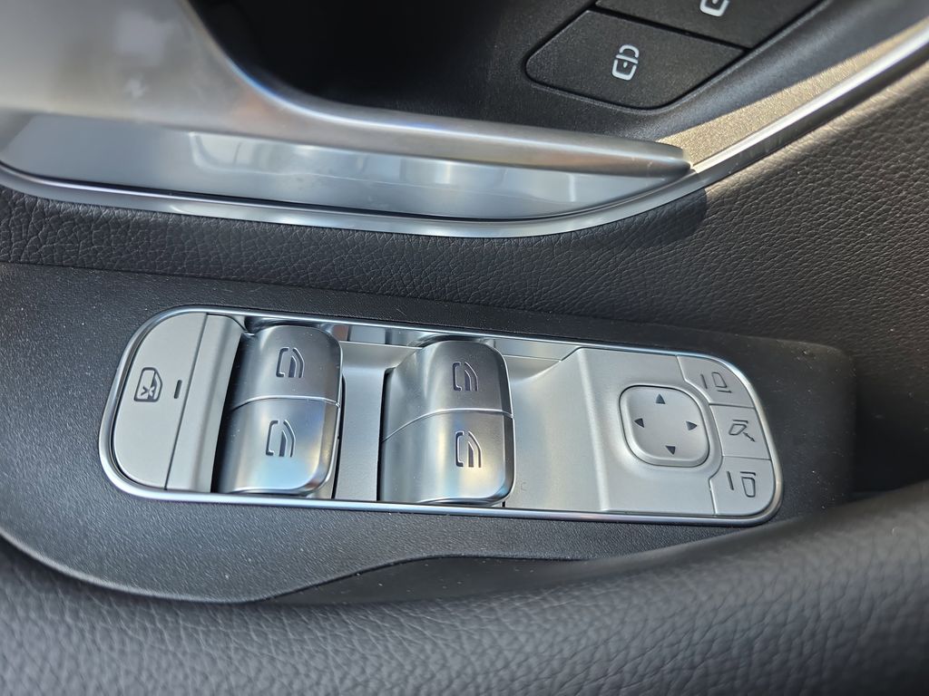 Vehicle image 27 of 39
