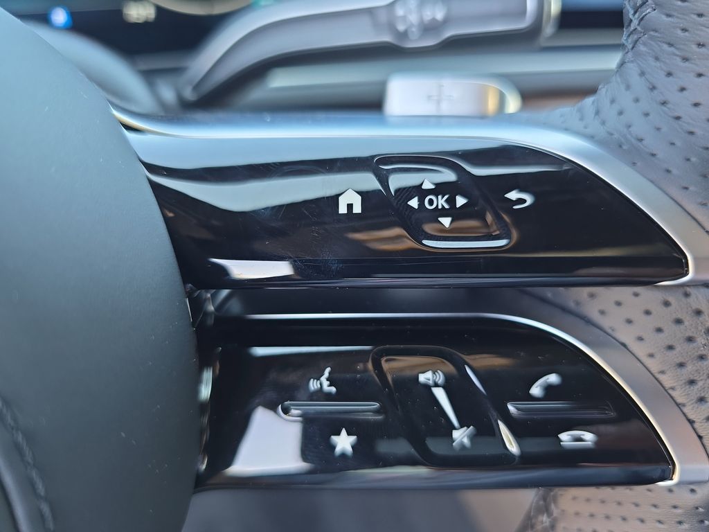 Vehicle image 18 of 39
