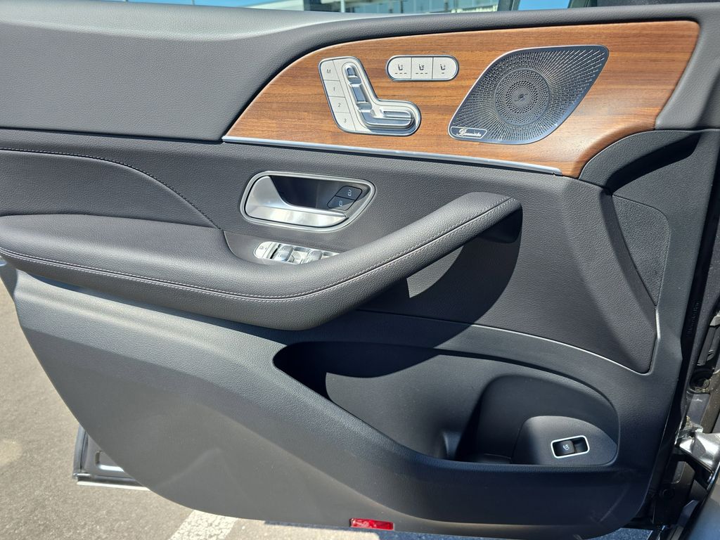 Vehicle image 26 of 39