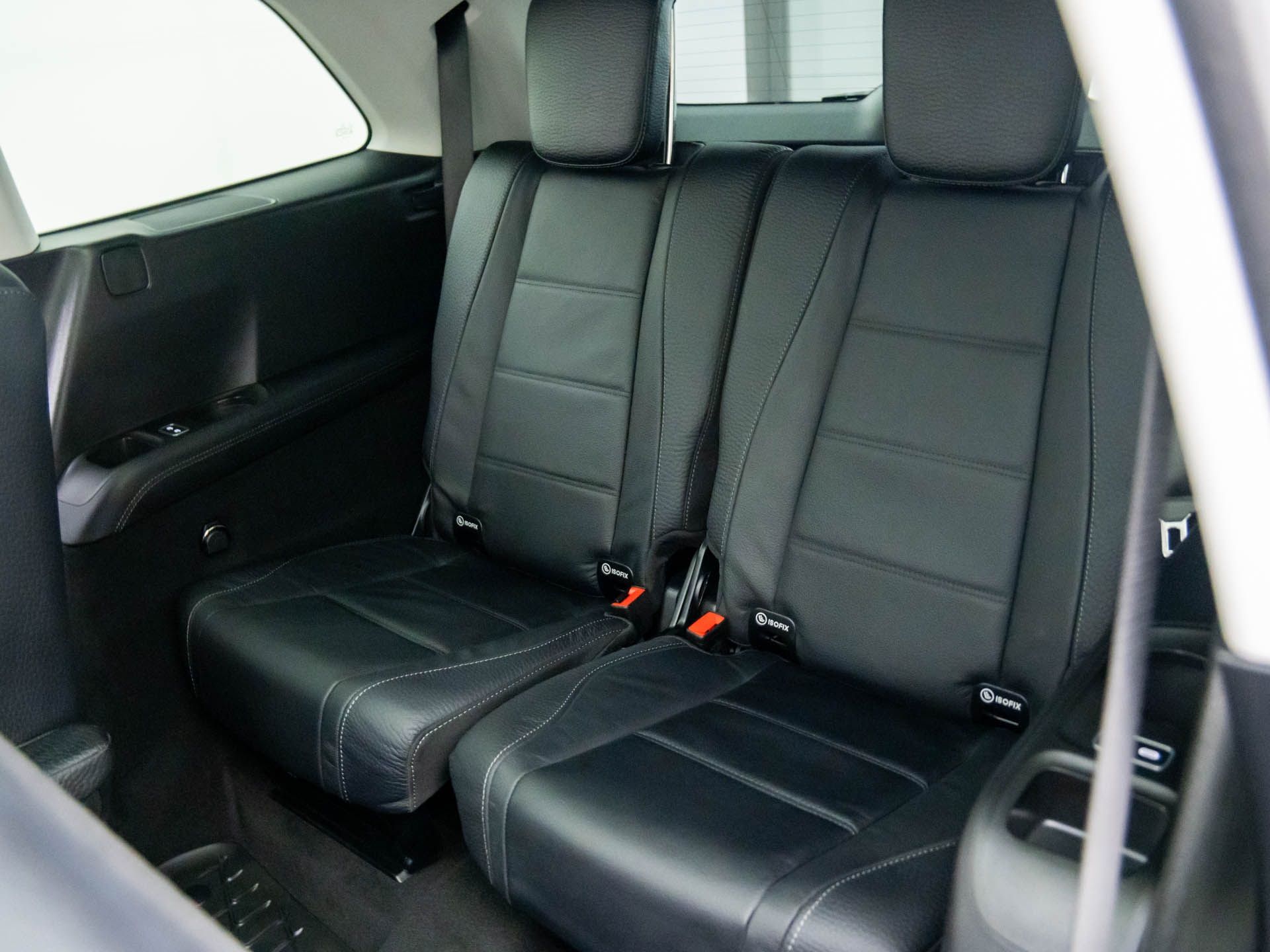Vehicle image 31 of 43