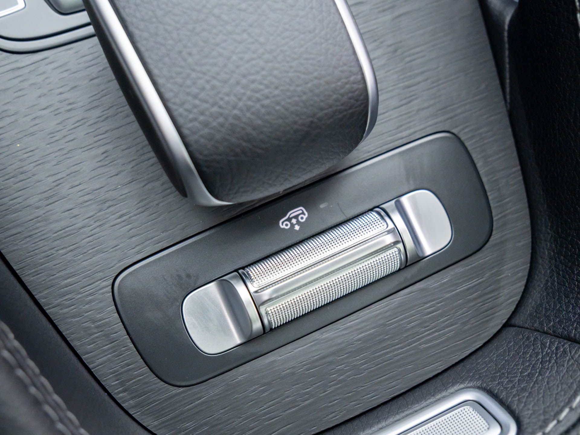 Vehicle image 16 of 43