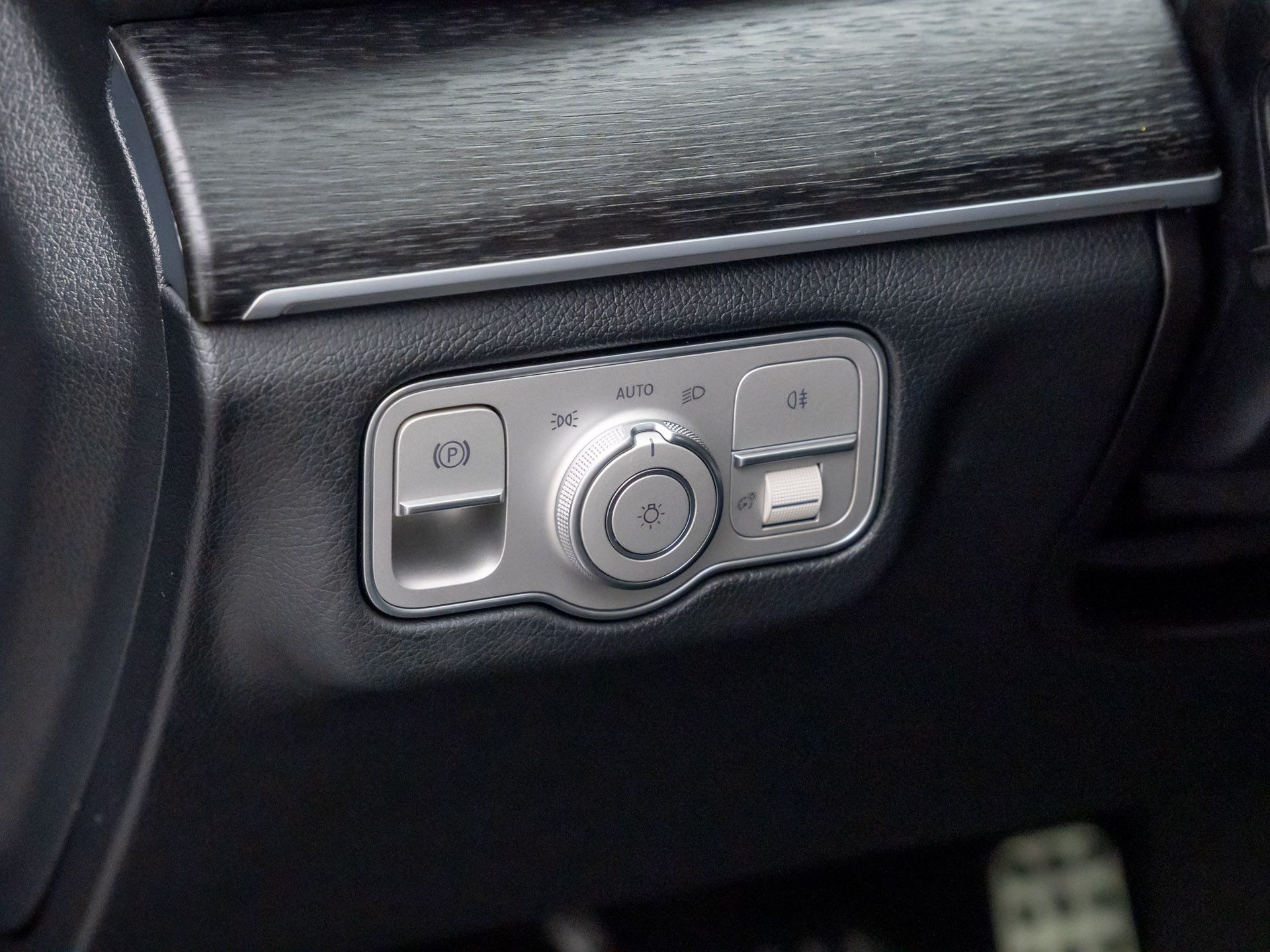 Vehicle image 23 of 41