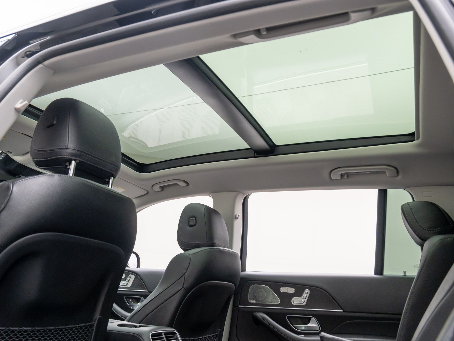 Vehicle image 21 of 41