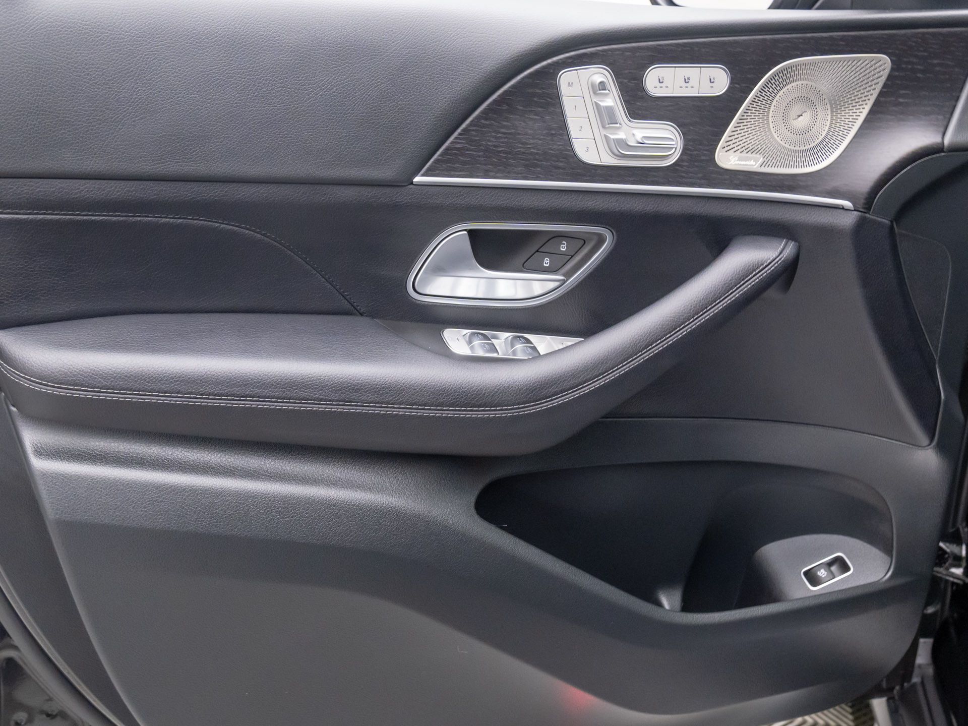 Vehicle image 15 of 41