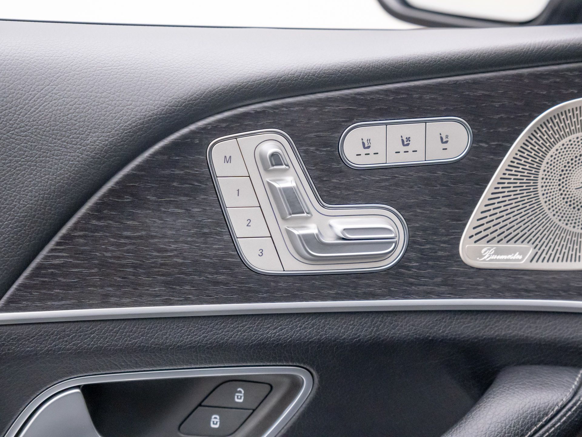 Vehicle image 16 of 41