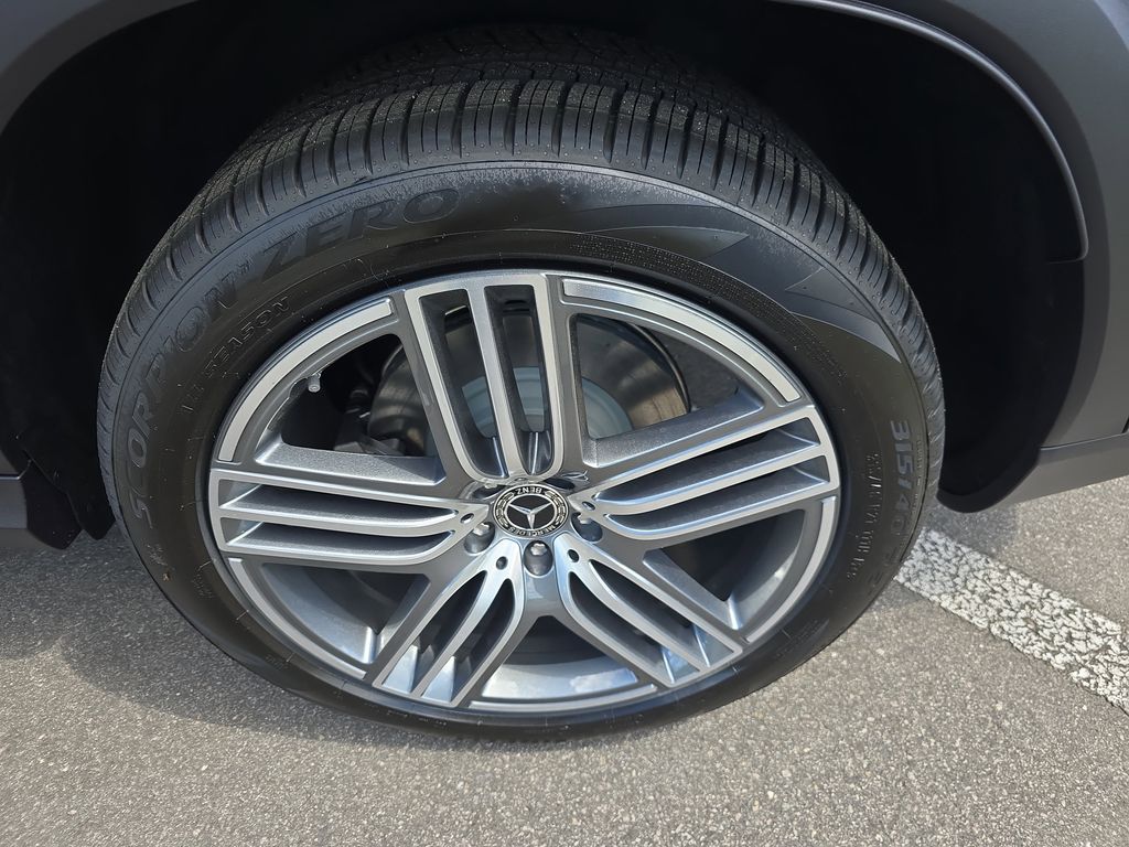 Vehicle image 36 of 39