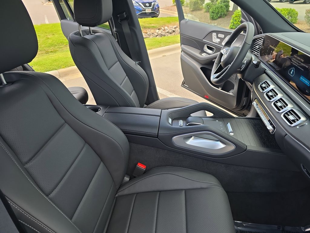 Vehicle image 10 of 39