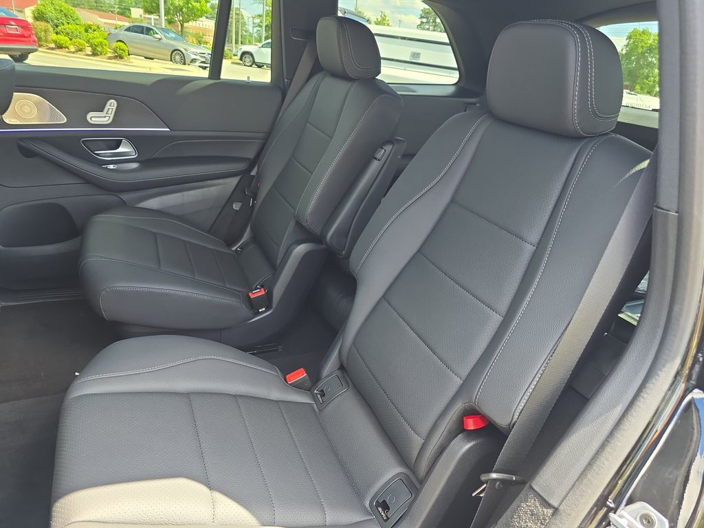 Vehicle image 16 of 39