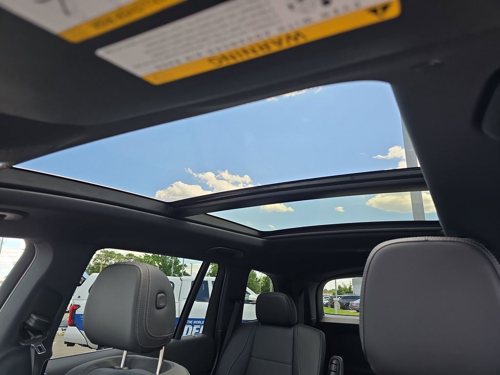 Vehicle image 32 of 39