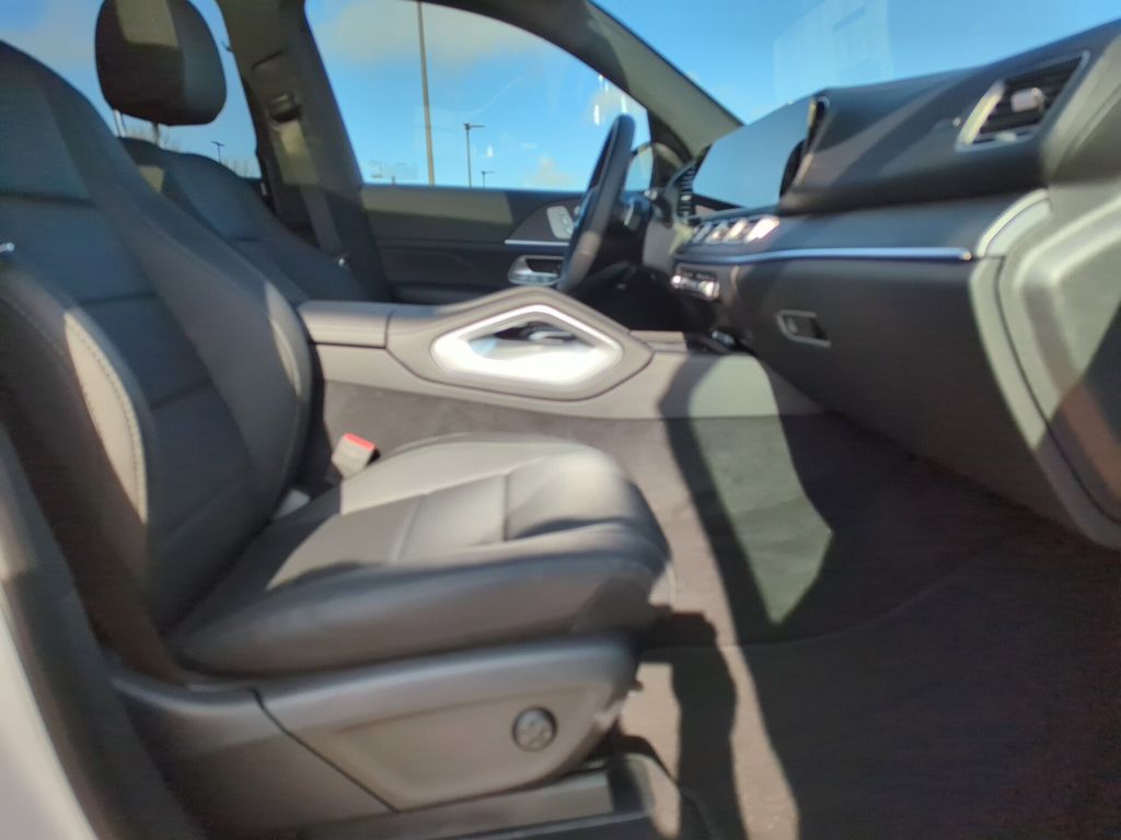 Vehicle image 22 of 26