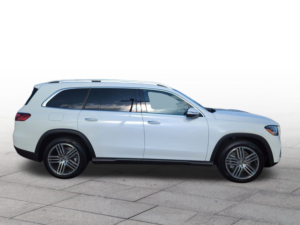 Vehicle image 4 of 26