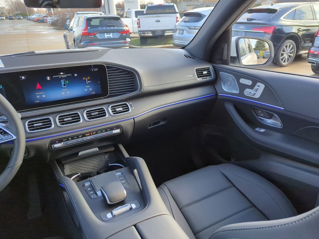 Vehicle image 11 of 26