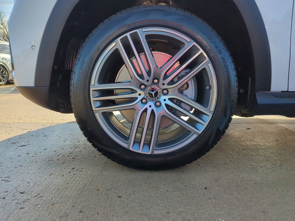 Vehicle image 24 of 26