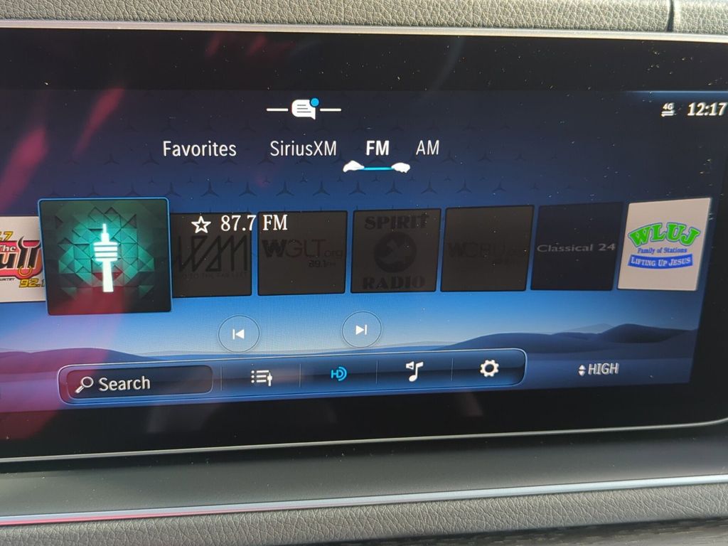 Vehicle image 15 of 26