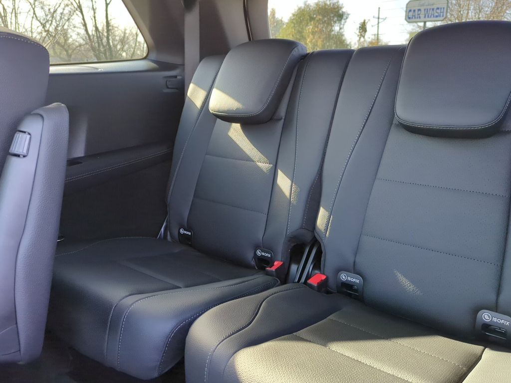 Vehicle image 19 of 26
