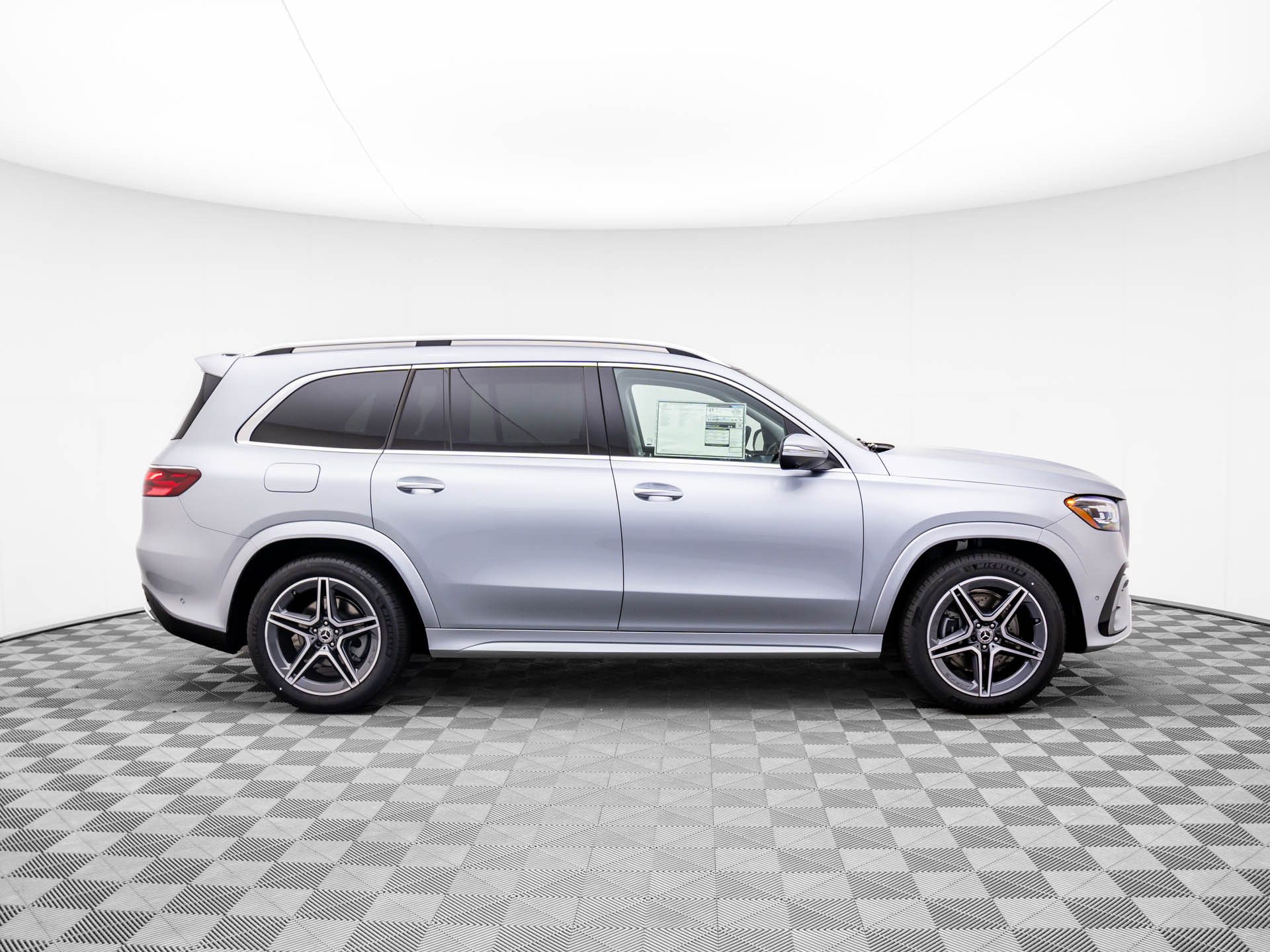 Vehicle image 4 of 40