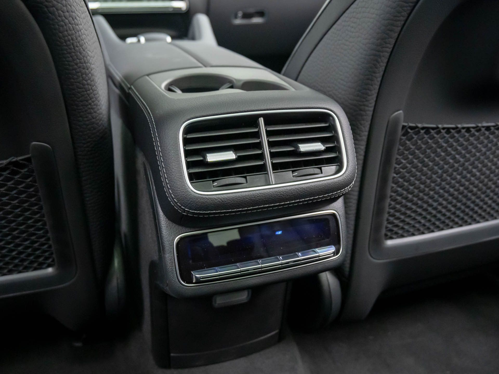 Vehicle image 21 of 40