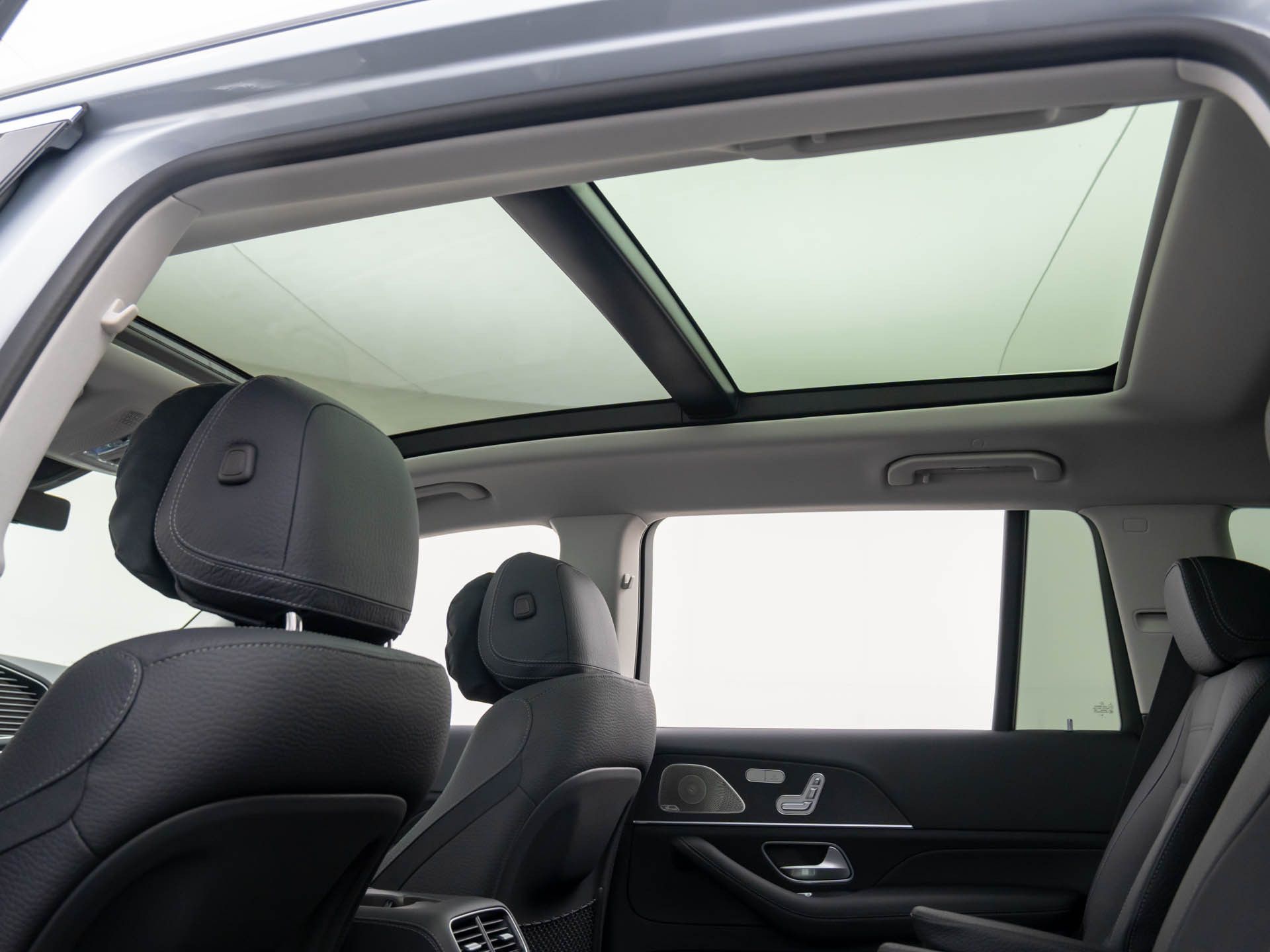 Vehicle image 19 of 40