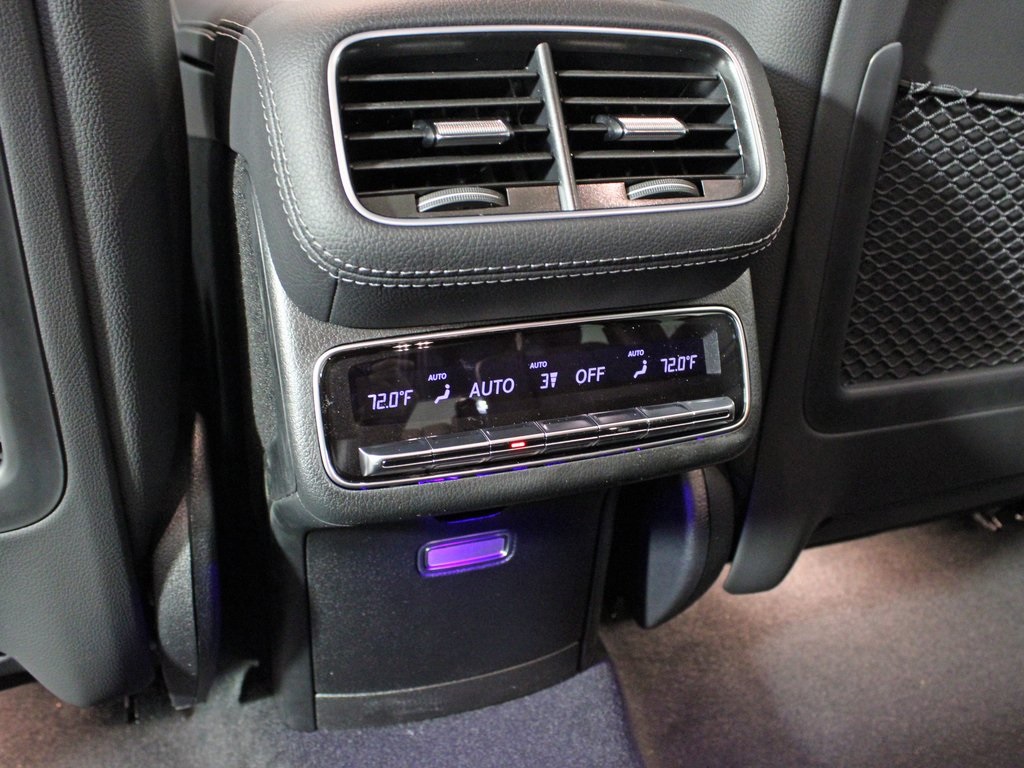 Vehicle image 29 of 34
