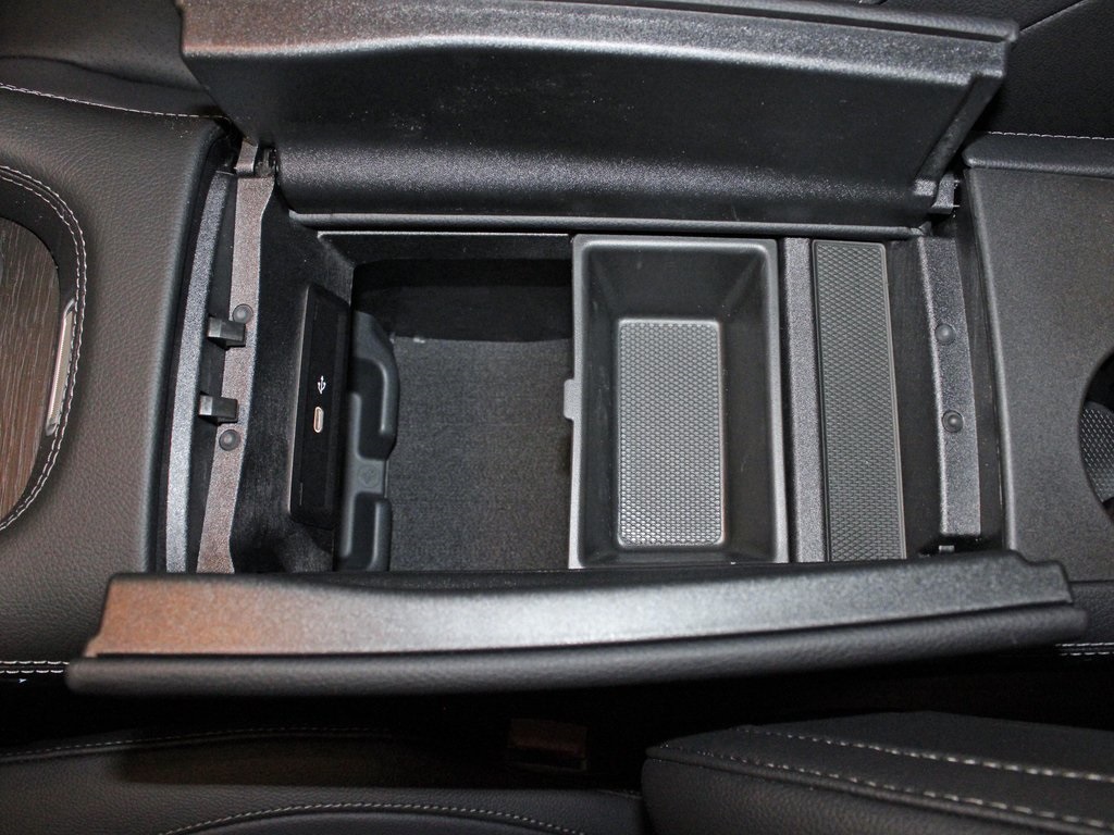 Vehicle image 26 of 34