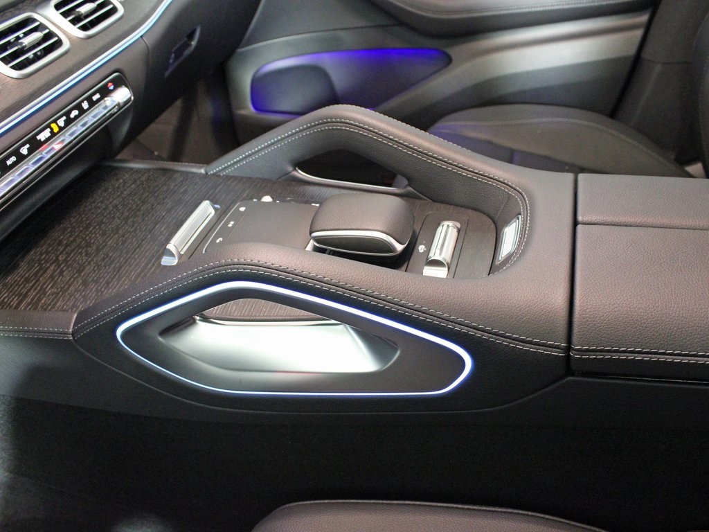 Vehicle image 23 of 34