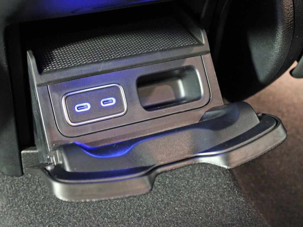 Vehicle image 30 of 34