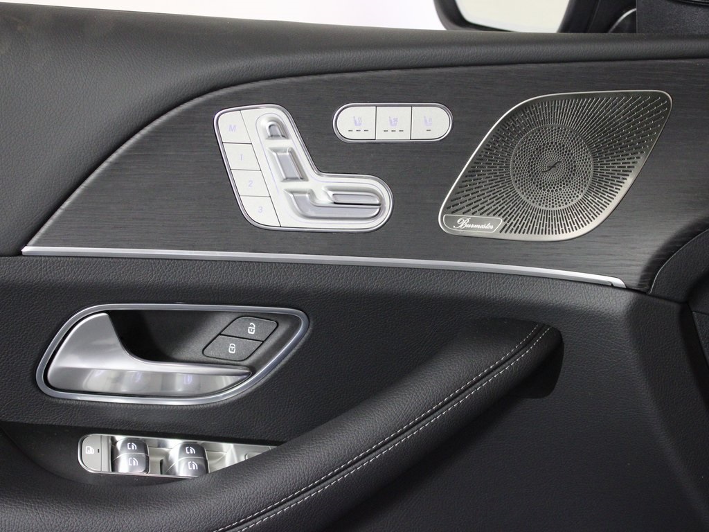 Vehicle image 11 of 34