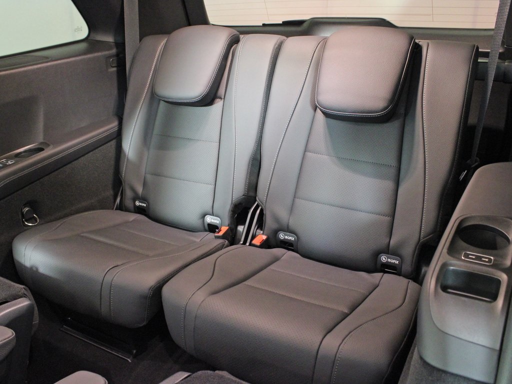 Vehicle image 31 of 34