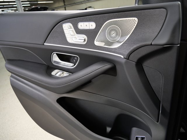 Vehicle image 15 of 16