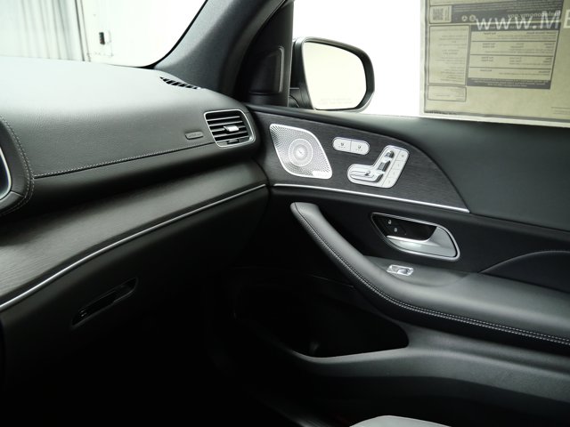 Vehicle image 9 of 16